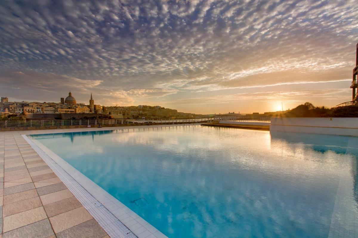 Super Luxury Apartment In Tigne Point, Amazing Sea Views Sliema Eksteriør billede