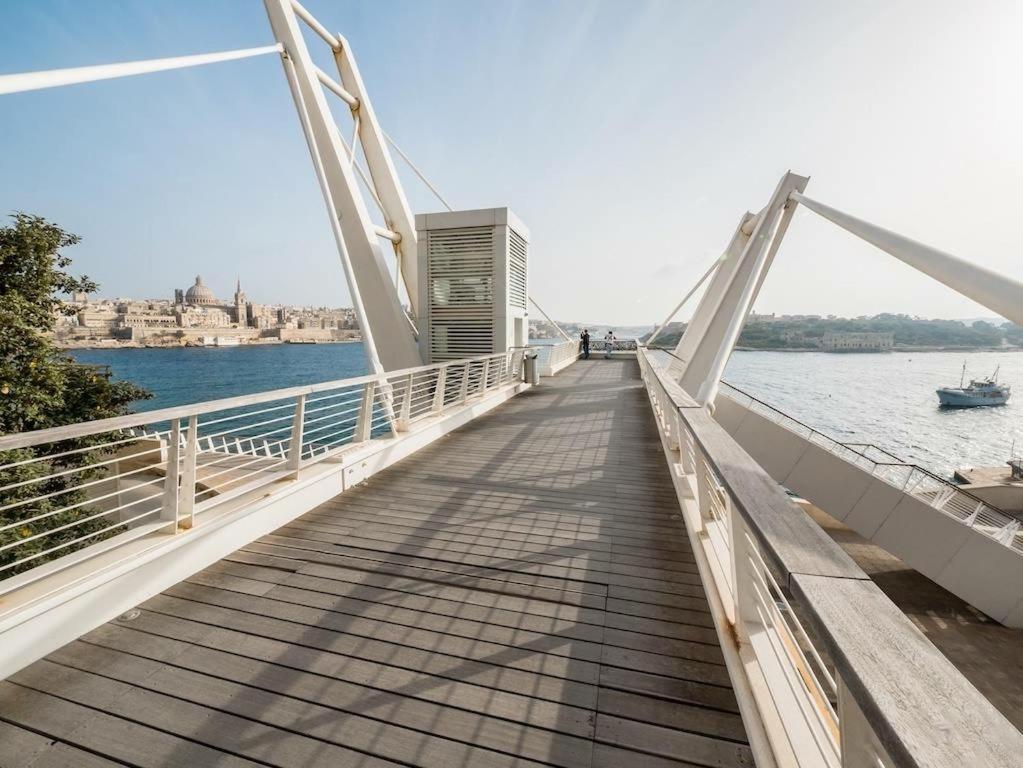 Super Luxury Apartment In Tigne Point, Amazing Sea Views Sliema Eksteriør billede